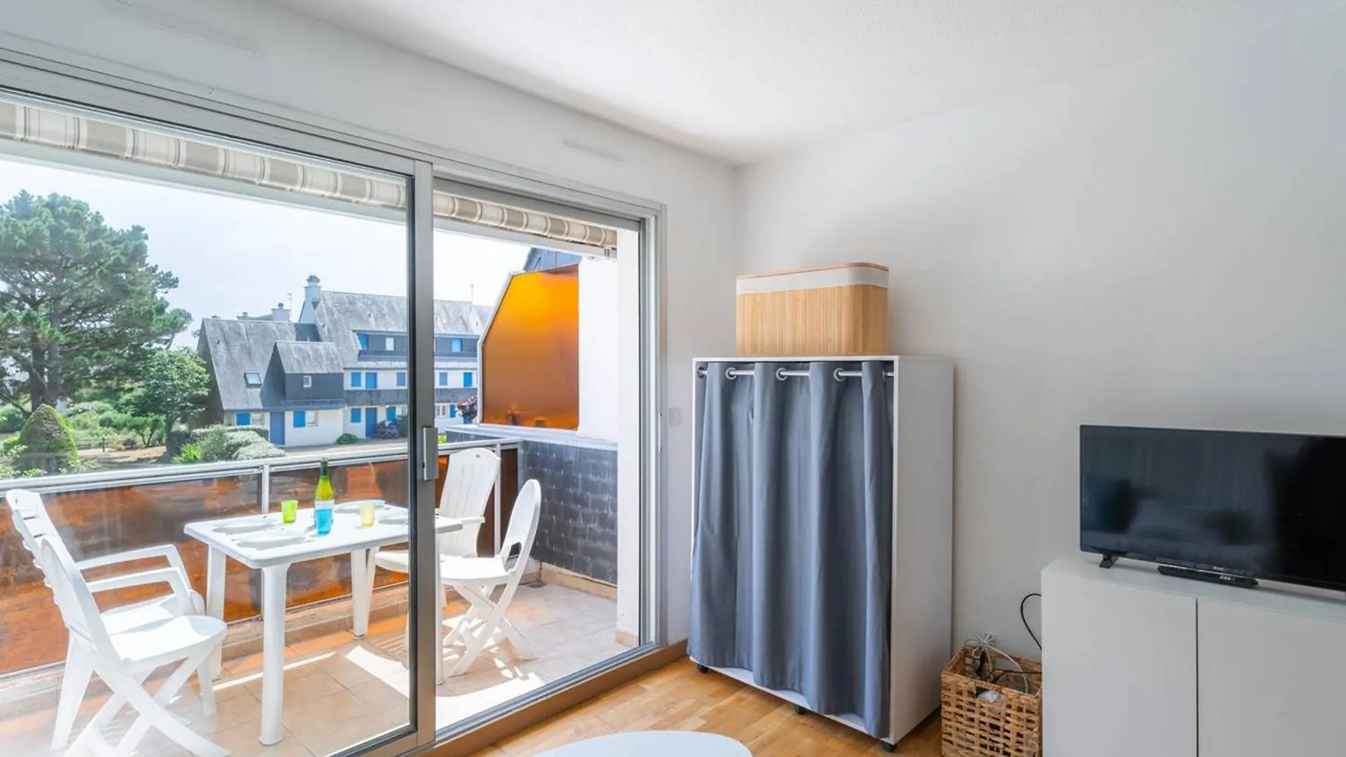 Studio Cabine Proche Plage Avec Balcon Sud, Wifi, Et Parking - Carnac - Fr-1-477-98